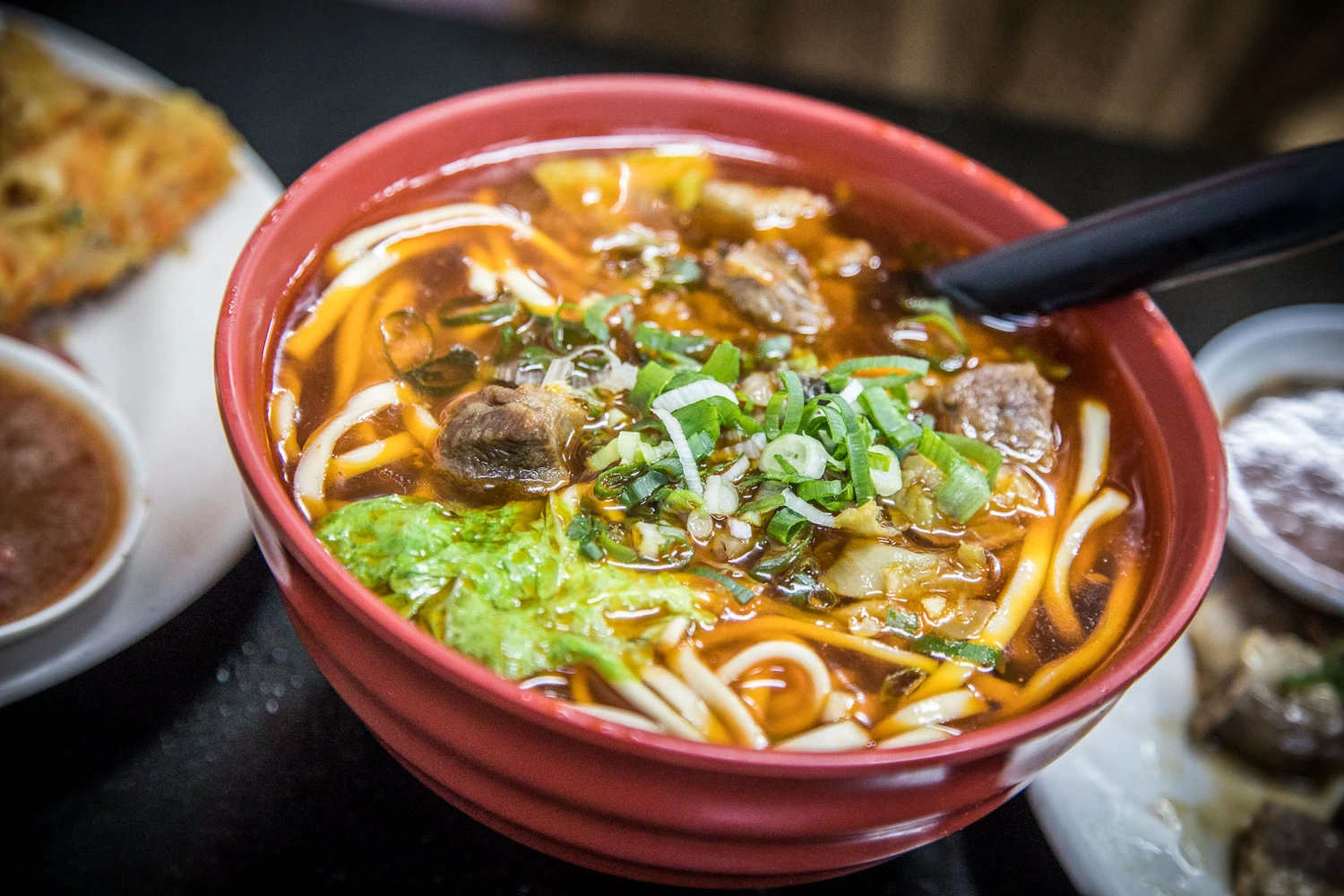 網站近期文章：莊記牛肉麵｜牛肉麵只要100元！在地人一面倒推薦牛肉麵神店