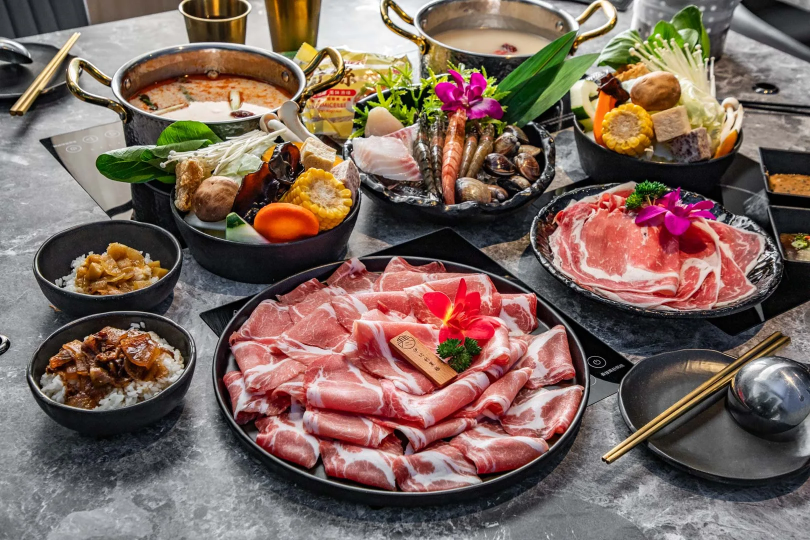 網站近期文章：寒聚精緻鍋物-桃園正光店｜新開幕CP值超高鍋物，內用自助吧牛肉丼、咖哩飯、飲料、麵食無限吃到飽