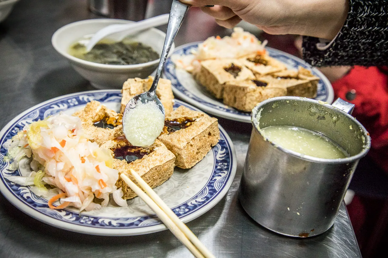 網站近期文章：花蓮水尾臭豆腐｜蒜泥加好加滿才好吃！超人氣臭豆腐名店，內用紅茶還免費喝到飽