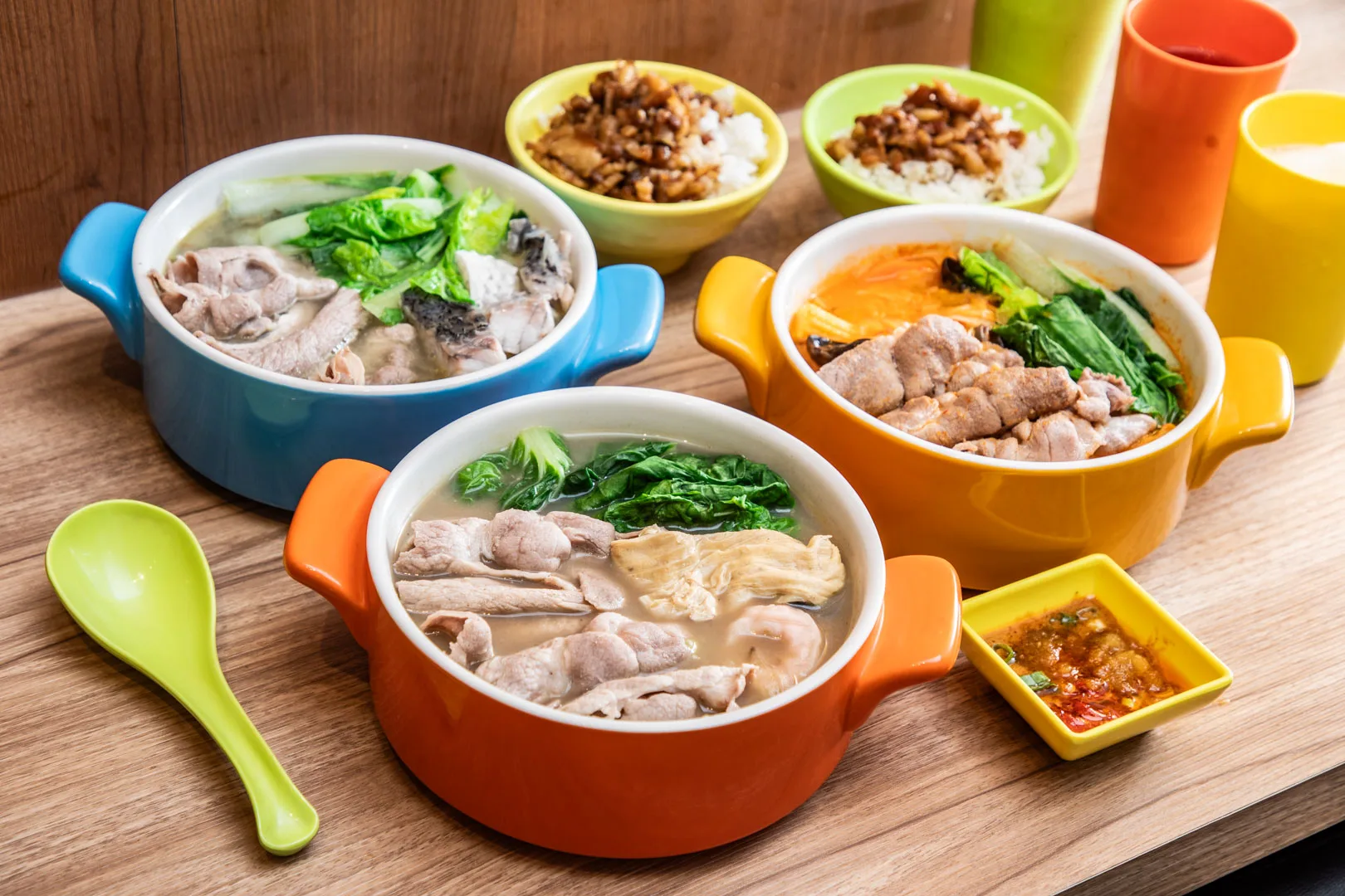 網站近期文章：用六快煮鍋｜小火鍋的天花板！湯頭超強媲美高級火鍋店，內用還有古早味滷肉飯、飲料喝到飽