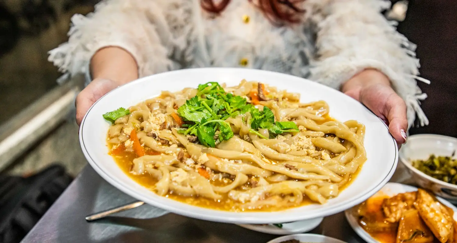 網站近期文章：彈芽麵｜超大盤炒麵只要100元！在地人都推薦的超大份量好吃彈牙麵