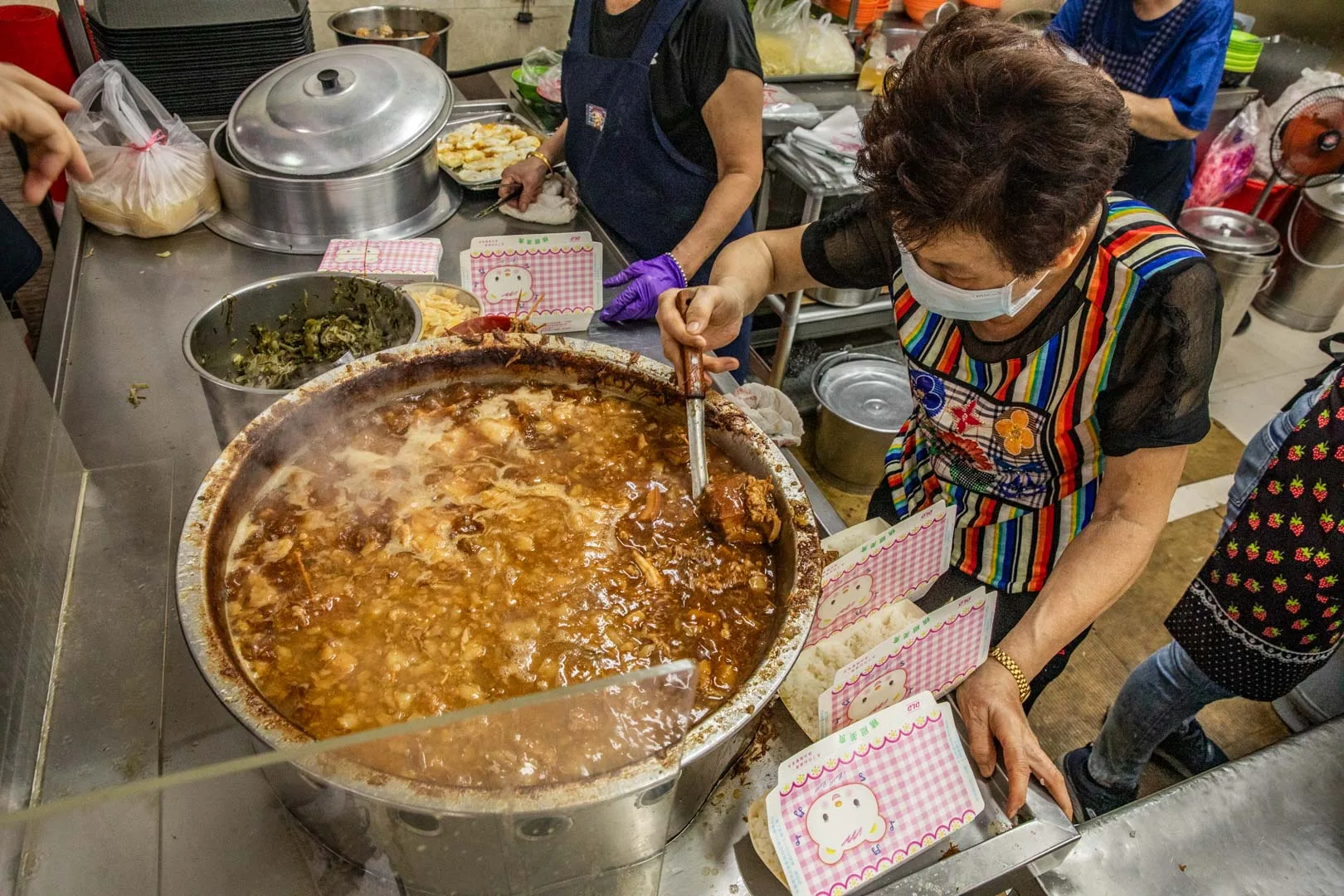 網站近期文章：華喜爌肉飯｜90%在地人在扛！在地經營五十年大鍋滷香爌肉飯
