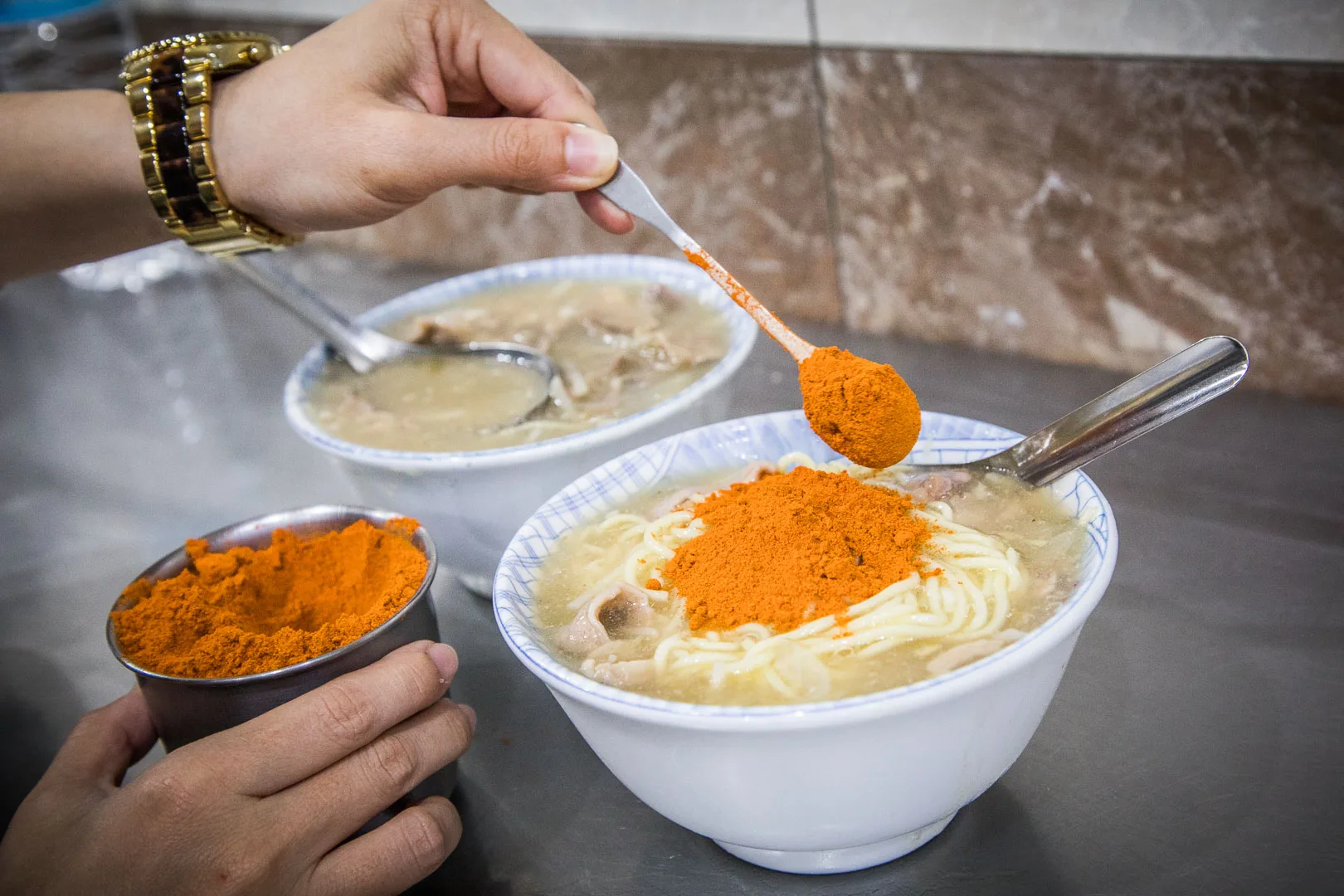 北港龍門鴨肉羹｜全力以赴加辣粉！無時無刻都在排隊的老牌鴨肉焿