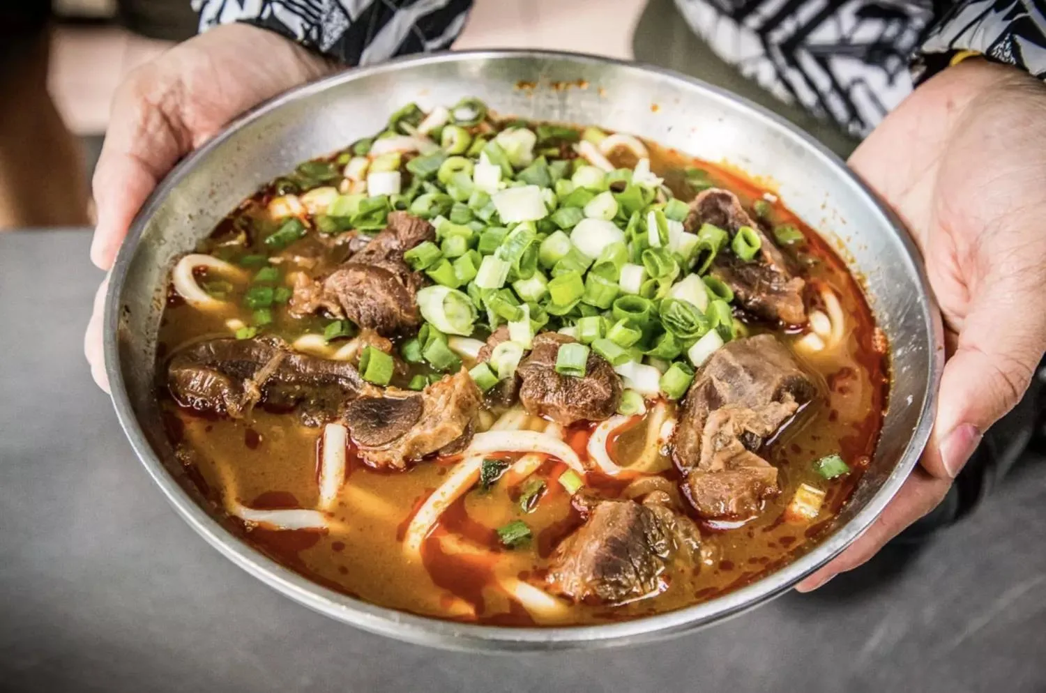網站近期文章：永川牛肉麵｜照顧你的三餐兼宵夜，加麵加湯就是不加價，24小時營業重口味老牌川味牛肉麵