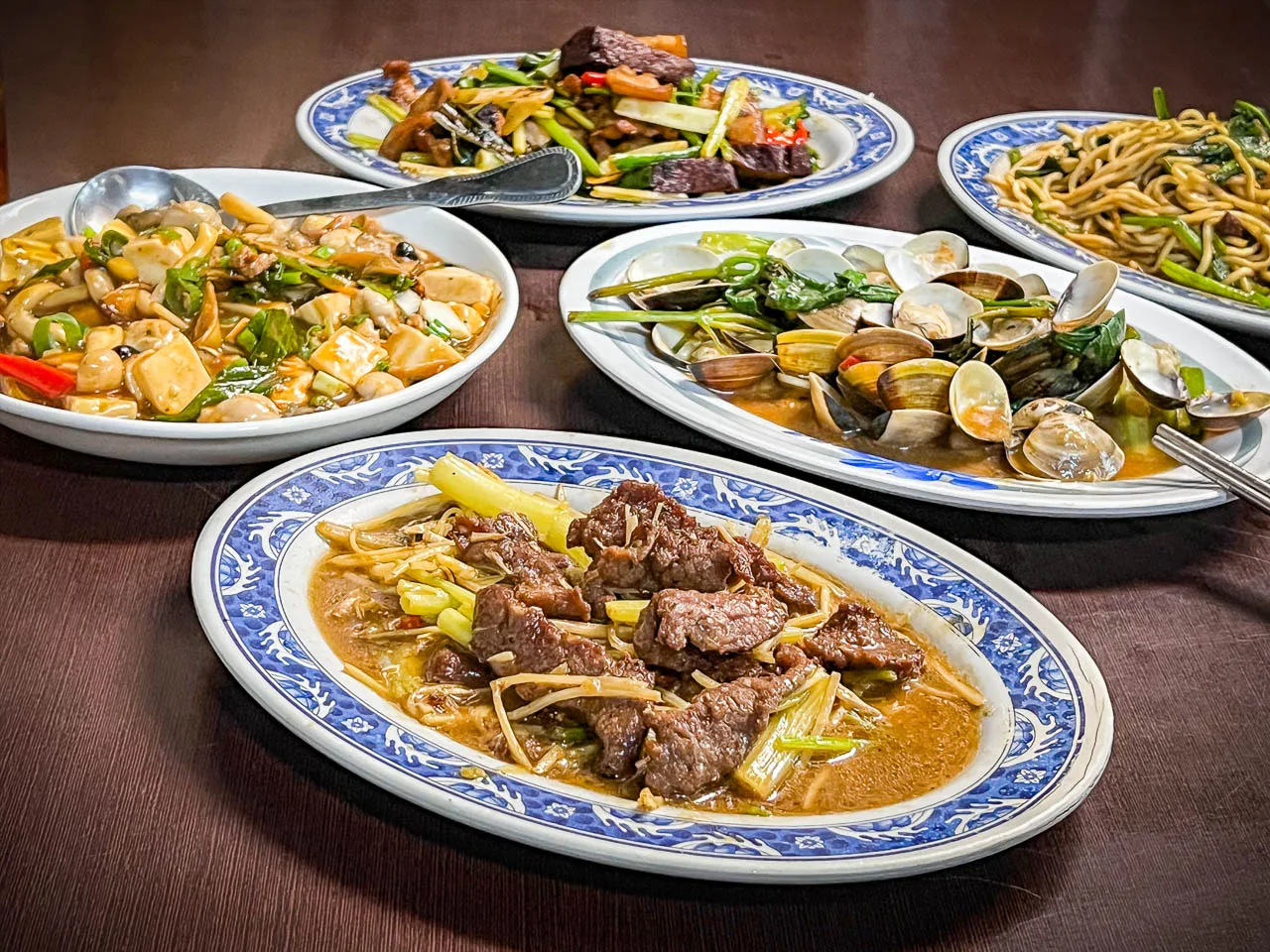 網站近期文章：橋頭小吃｜省道旁鐵皮屋老字號平價熱炒店，低調無招牌照樣生意爆好！