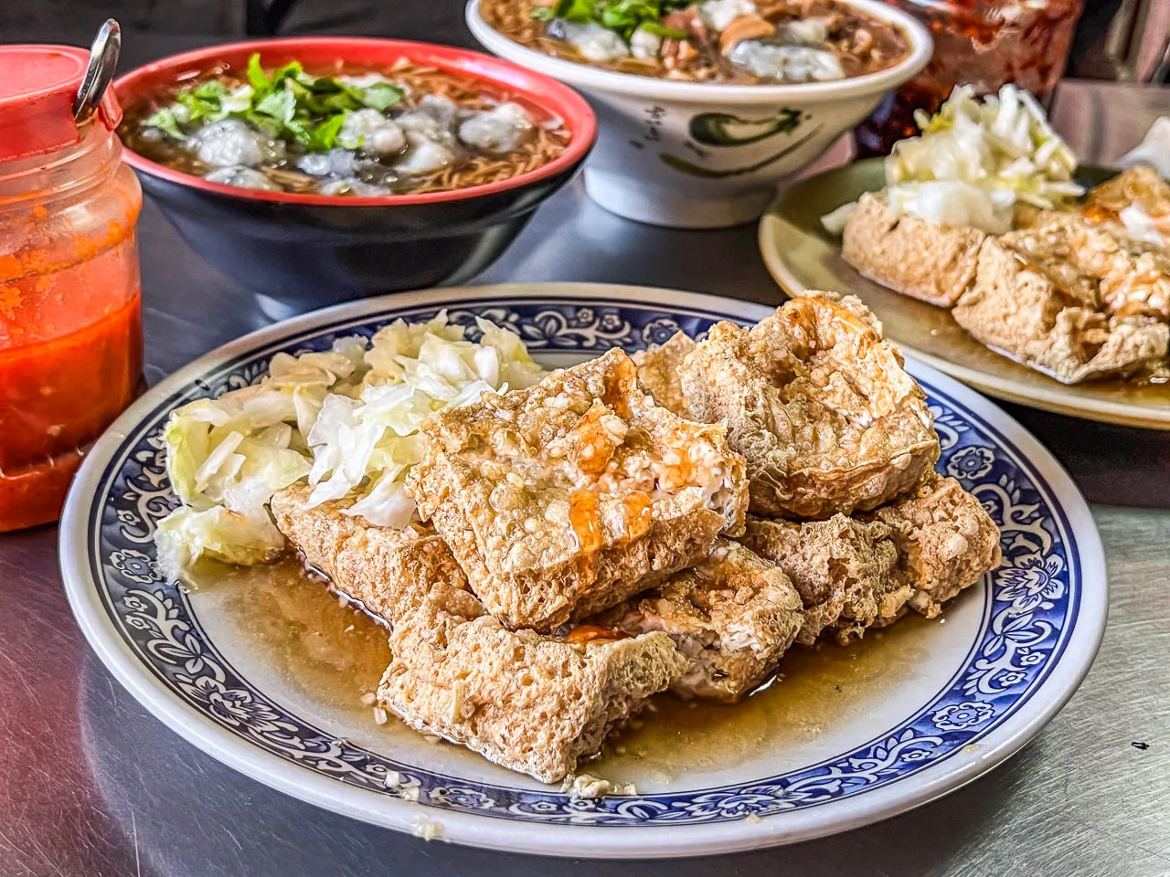 網站近期文章：阿基手工臭豆腐 大腸蚵仔麵線｜在地人都不想透露的臭豆腐名店，一開門就排成一串！