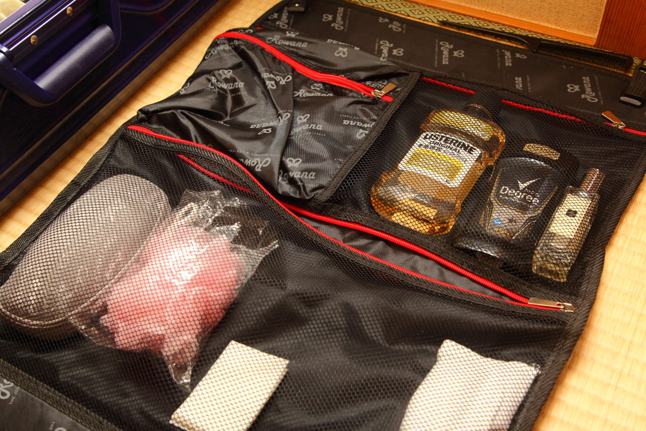 平價好用行李箱,Arowana行李箱,Arowana行李箱推薦,行李箱推薦,Arowana閃耀律動立體拉絲鋁框行李箱,鋁框行李箱推薦,行李箱怎麼選,出國推薦行李箱,硬殼行李箱推薦,好推好拉行李箱推薦,好用行李箱分享,高cp值行李箱