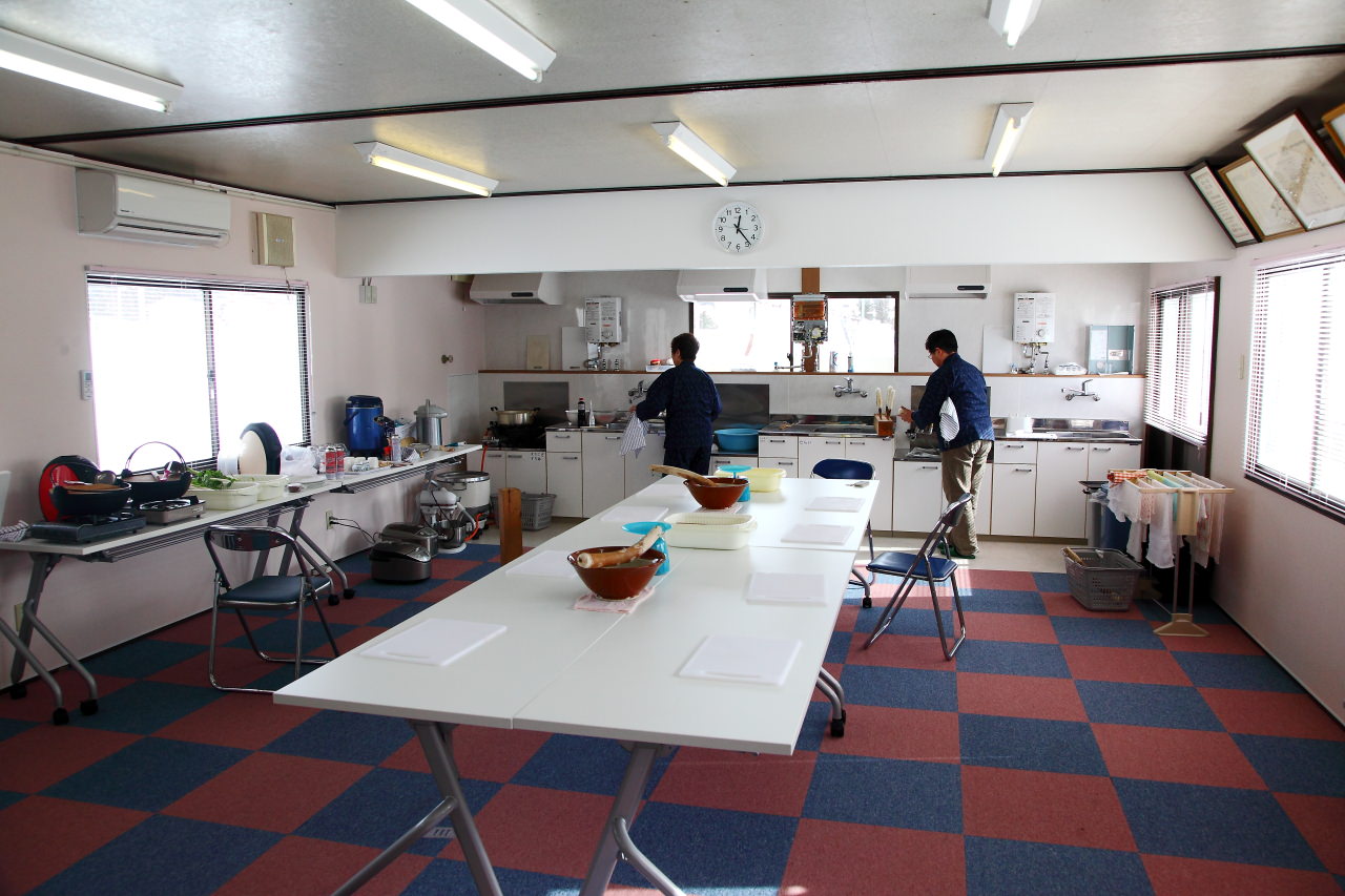 大館景點,秋田景點,秋田米棒,烤米棒,比內地雞鍋 戀戀秋田犬主題路線,秋田旅遊,台灣近畿旅行社,樂吃夠！日本,陽気な母さんの店,大館陽気な母さんの店