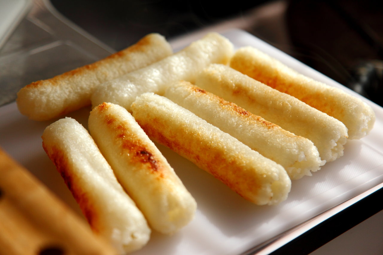大館景點,秋田景點,秋田米棒,烤米棒,比內地雞鍋 戀戀秋田犬主題路線,秋田旅遊,台灣近畿旅行社,樂吃夠！日本,陽気な母さんの店,大館陽気な母さんの店
