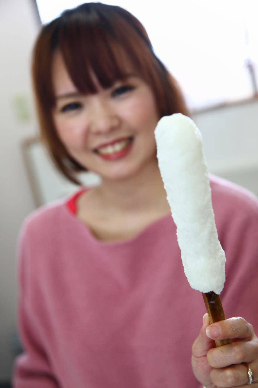 大館景點,秋田景點,秋田米棒,烤米棒,比內地雞鍋 戀戀秋田犬主題路線,秋田旅遊,台灣近畿旅行社,樂吃夠！日本,陽気な母さんの店,大館陽気な母さんの店