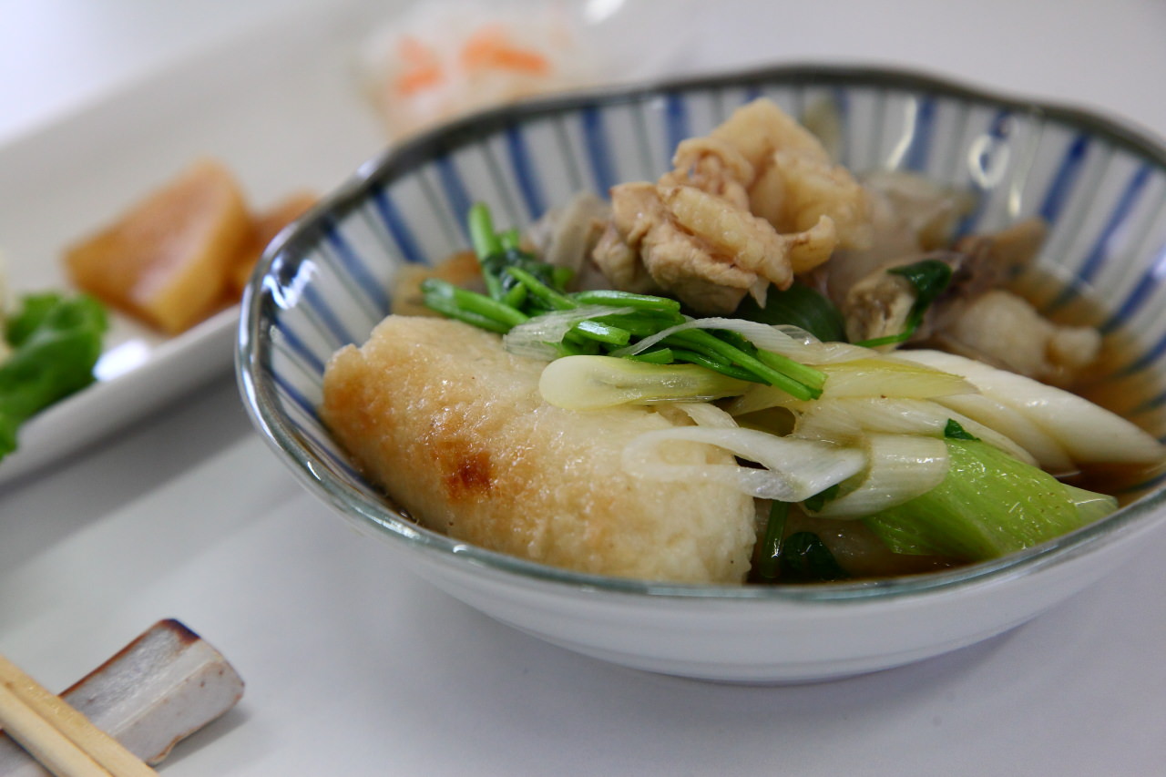 大館景點,秋田景點,秋田米棒,烤米棒,比內地雞鍋 戀戀秋田犬主題路線,秋田旅遊,台灣近畿旅行社,樂吃夠！日本,陽気な母さんの店,大館陽気な母さんの店