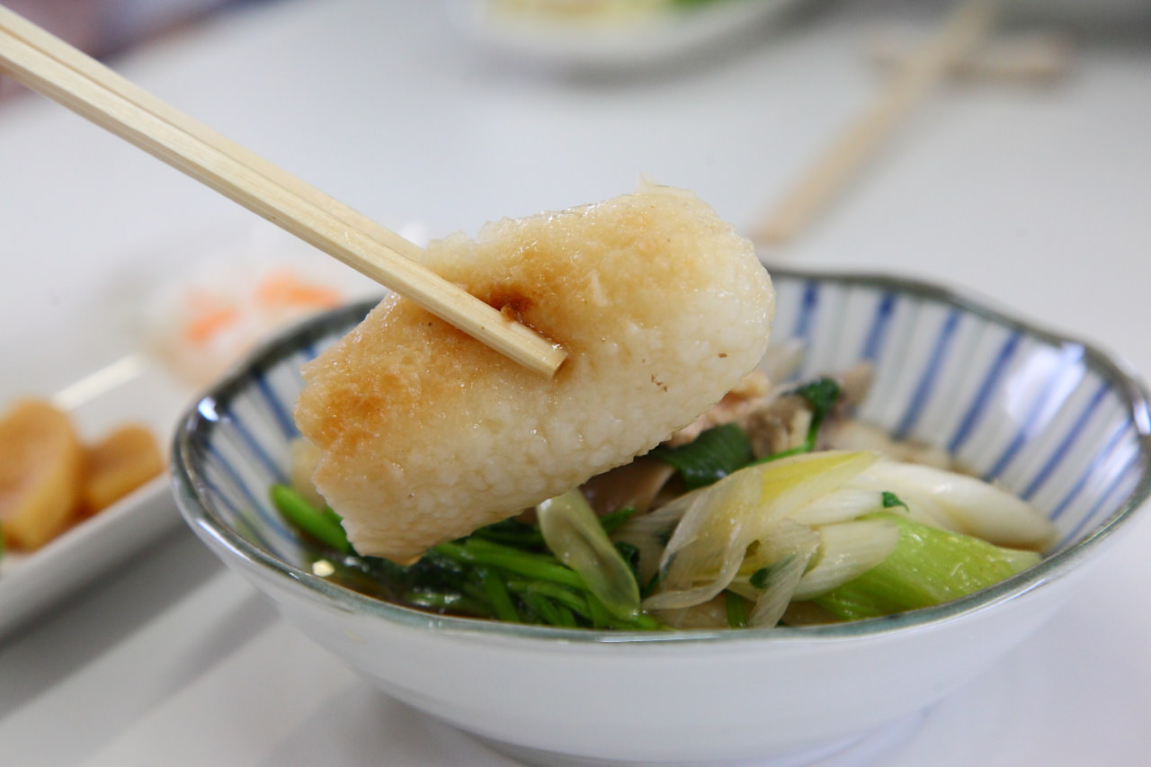 大館景點,秋田景點,秋田米棒,烤米棒,比內地雞鍋 戀戀秋田犬主題路線,秋田旅遊,台灣近畿旅行社,樂吃夠！日本,陽気な母さんの店,大館陽気な母さんの店