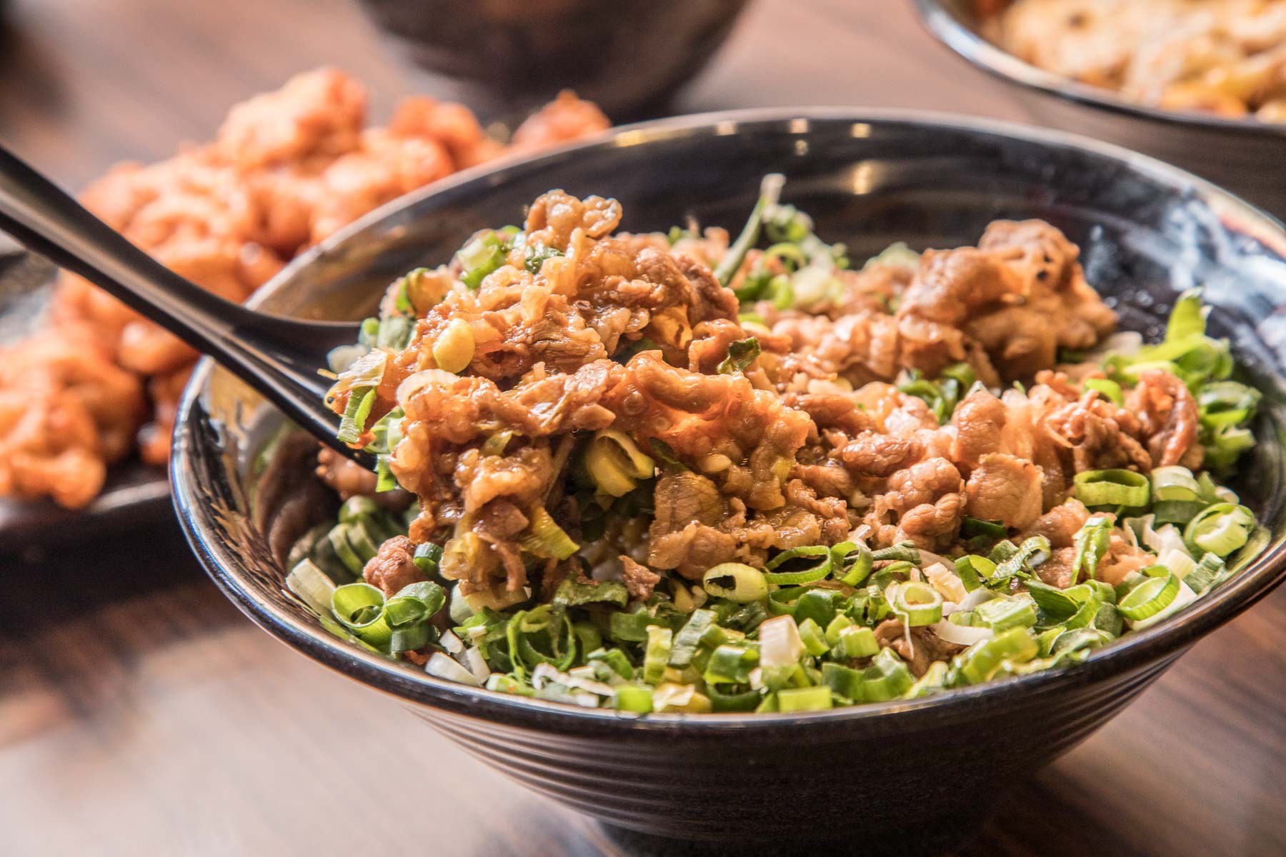 中山丼飯,新光三越南西美食,新光三越周邊美食,中山區小吃,中山區必吃,新丼,韓美新丼,中山美食,中山區美食,台北丼飯