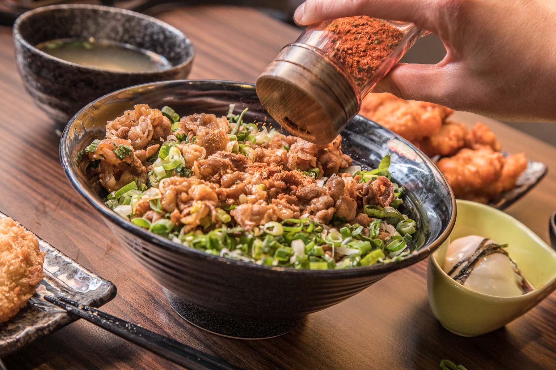 中山丼飯,新光三越南西美食,新光三越周邊美食,中山區小吃,中山區必吃,新丼,韓美新丼,中山美食,中山區美食,台北丼飯