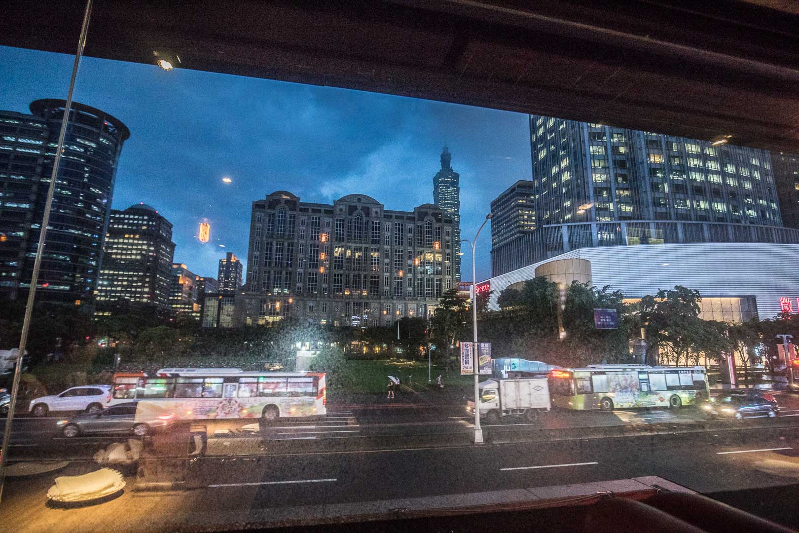 市府站美食,艾朋牛排餐酒館,台北美食,台北捷運美食,台北牛排,信義區美食,信義區牛排,信義區聚餐