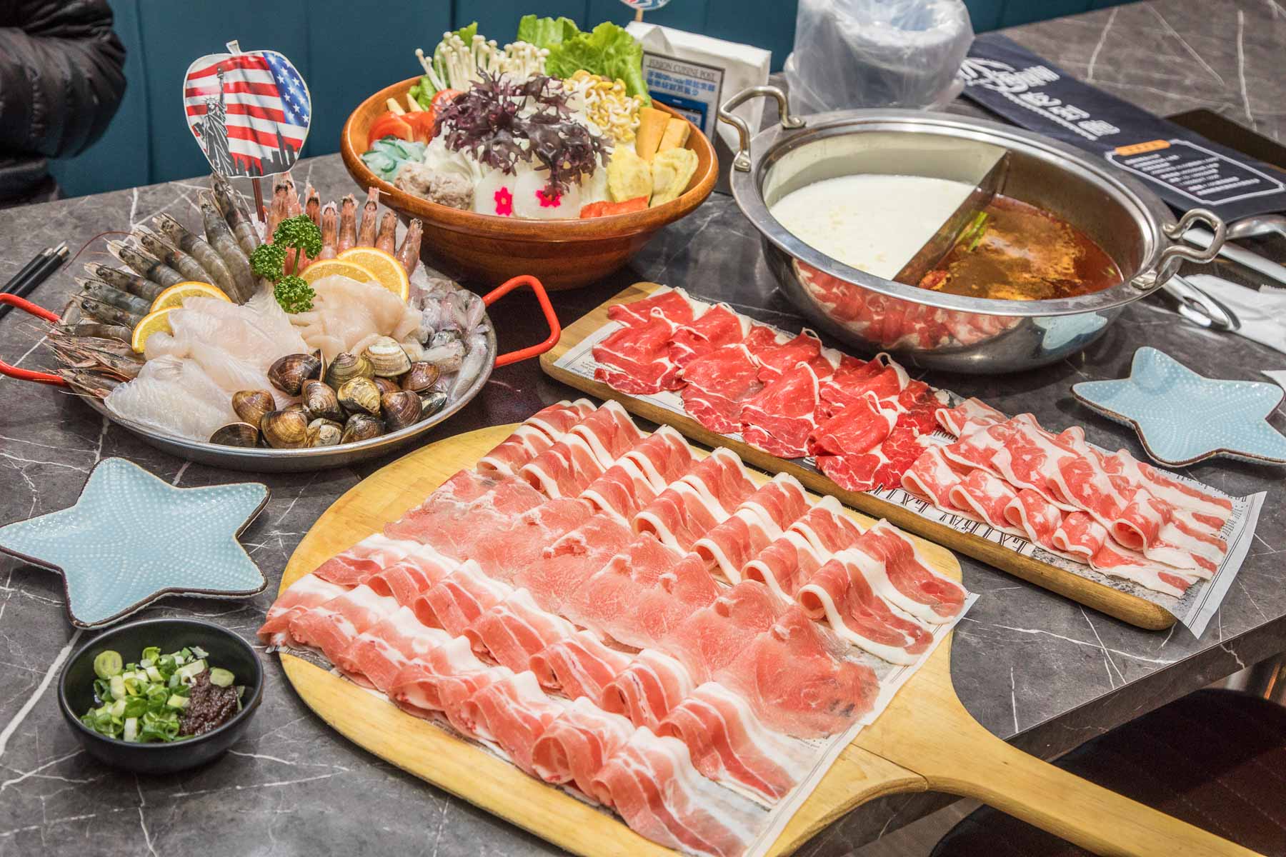 中和環球購物中心美食,中和美食,中和吃到飽,中和鍋物吃到飽,中和麻辣鍋吃到飽,八海食潮當代鍋物,中和Global Mall環球購物中心