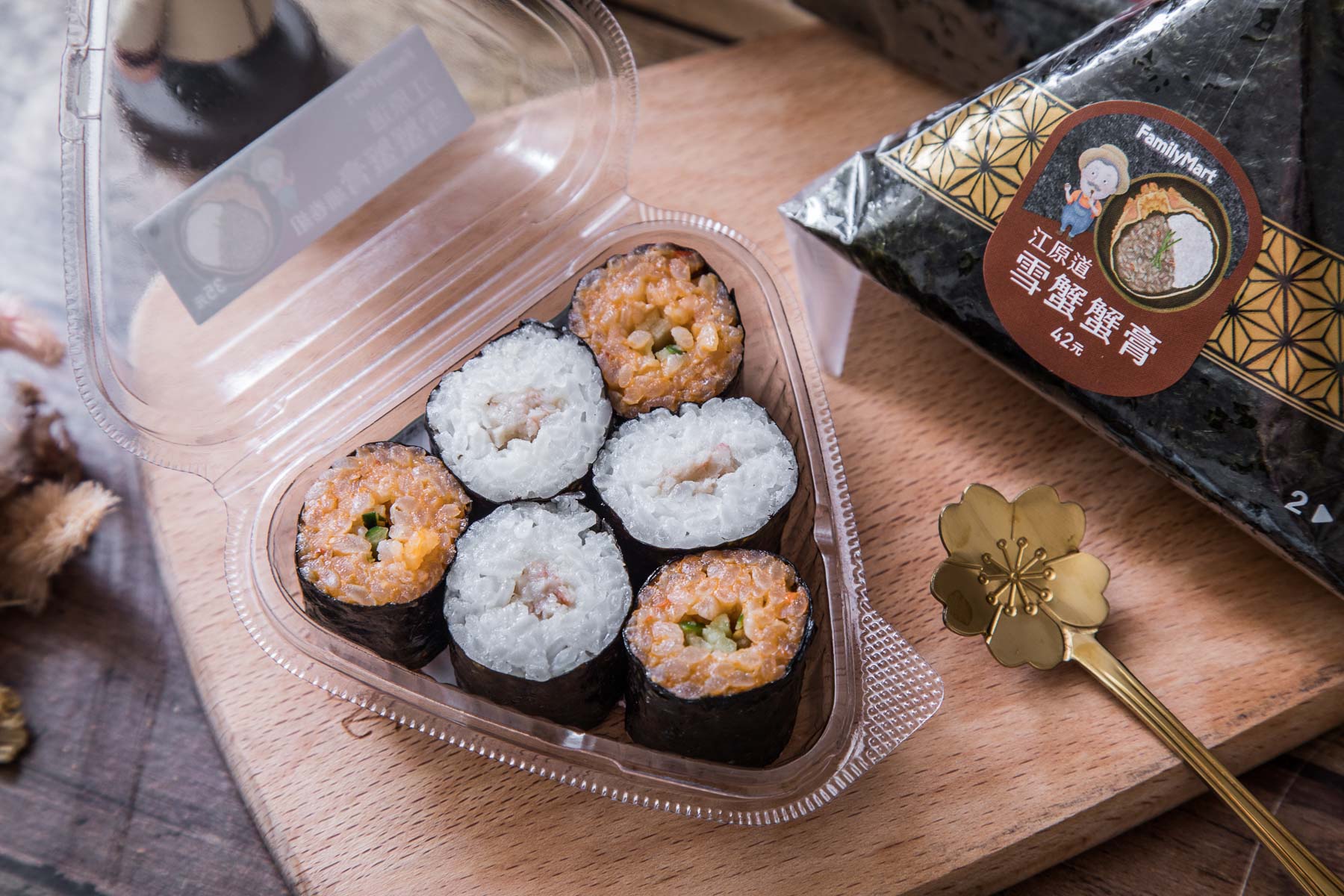 江原道雪蟹蟹膏飯糰,江原道雪蟹蟹膏細卷,全家江原道雪蟹蟹膏飯糰,全家便利商店飯糰,全家便利商店美食,全家便利江原道雪蟹蟹膏
