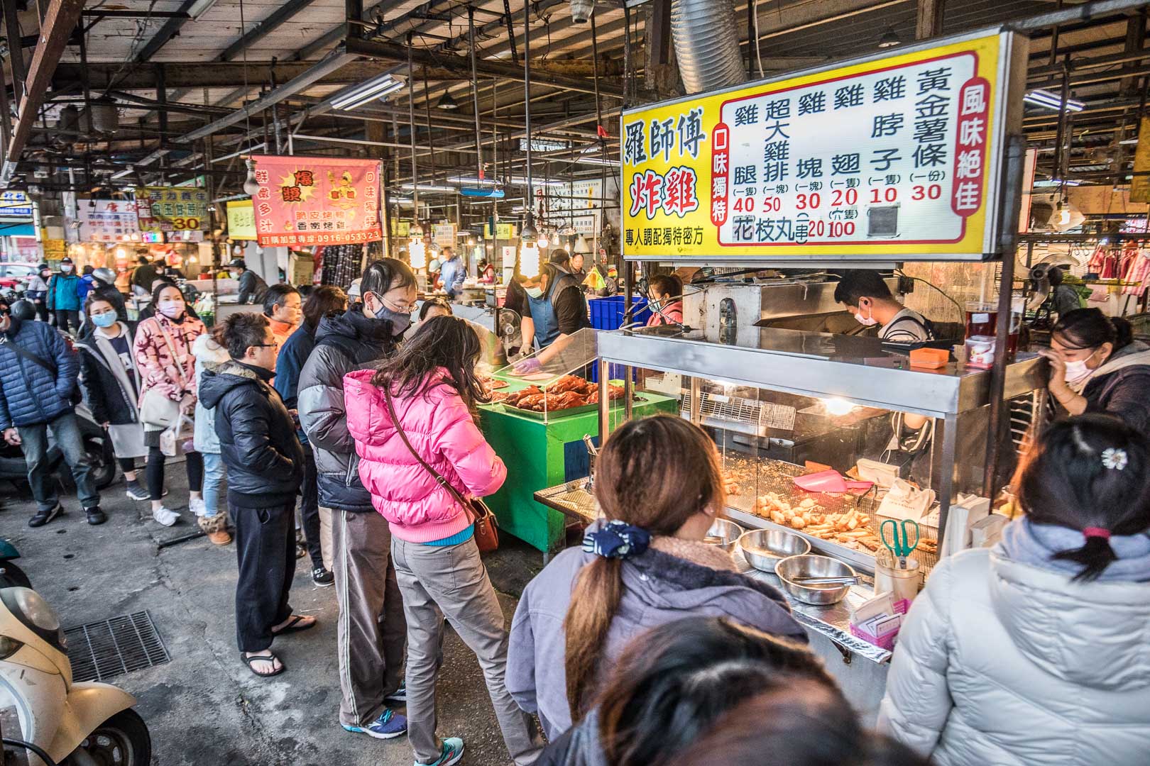 中壢美食,中壢必吃,中壢小吃,中壢炸雞,中壢黃昏市場美食,中北黃昏市場美食,中壢炸雞推薦,羅師傅炸雞