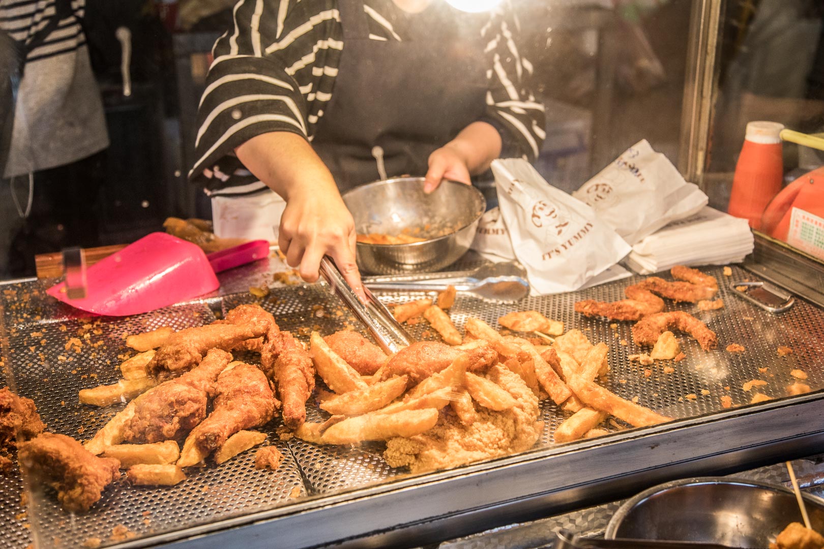 中壢美食,中壢必吃,中壢小吃,中壢炸雞,中壢黃昏市場美食,中北黃昏市場美食,中壢炸雞推薦,羅師傅炸雞