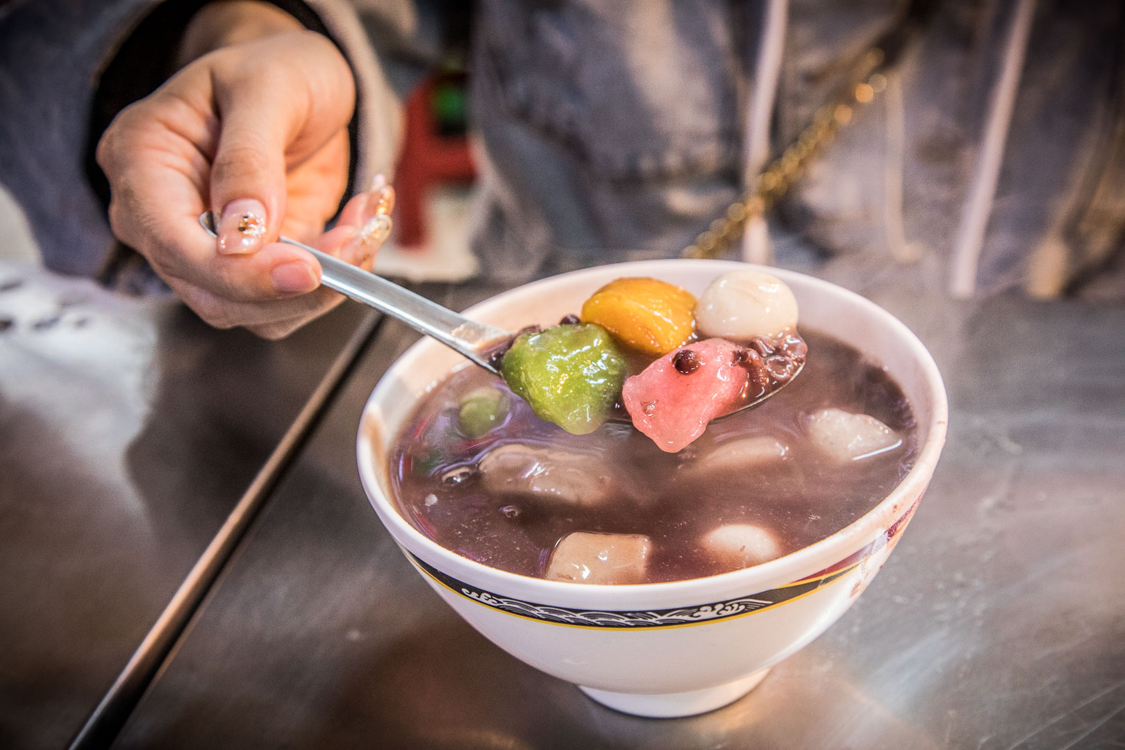 基隆湯圓,基隆甜湯,基隆圓仔湯,仁愛刨冰果汁店基隆仁愛市場A36,仁愛刨冰果汁店,基隆美食,基隆小吃,基隆仁愛市場美食 @大手牽小手。玩樂趣