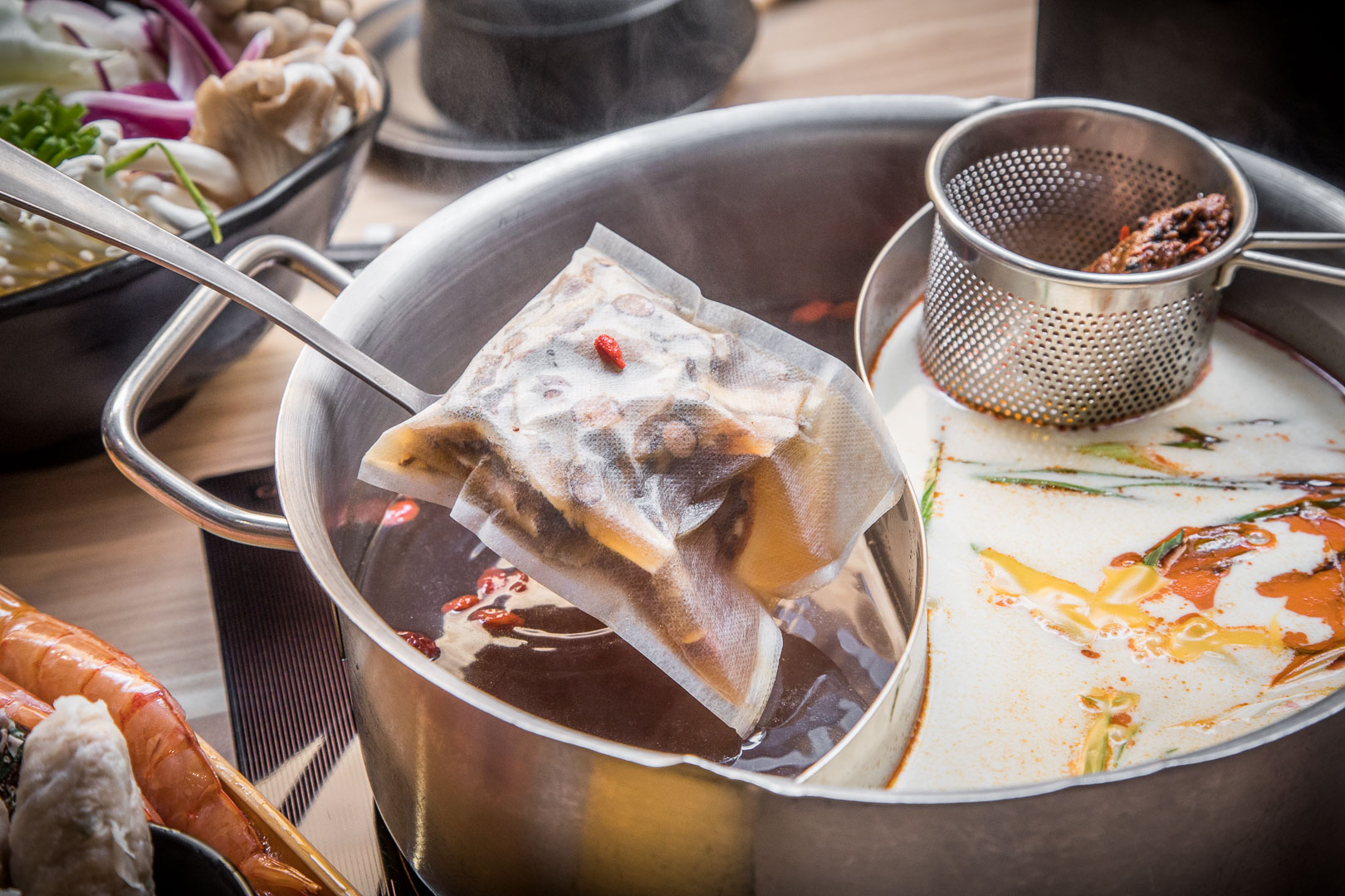 中壢海鮮火鍋,中壢美食,桃園美食,桃園火鍋,中壢火鍋,大魔大滿足鍋物-中壢環北店,中壢和牛火鍋,桃園和牛火鍋