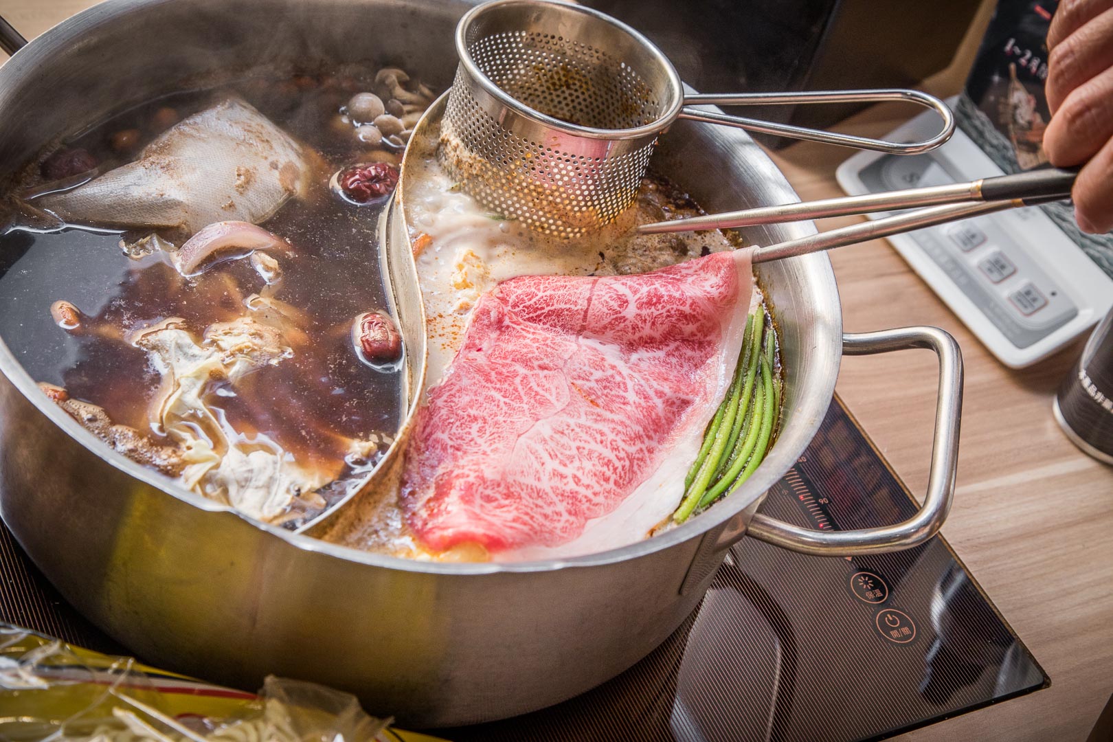中壢海鮮火鍋,中壢美食,桃園美食,桃園火鍋,中壢火鍋,大魔大滿足鍋物-中壢環北店,中壢和牛火鍋,桃園和牛火鍋