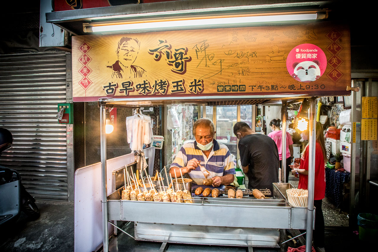 嘉義美食,嘉義小吃,嘉義烤玉米,嘉義炭烤玉米,六哥古早味烤玉米,嘉義六哥古早味烤玉米