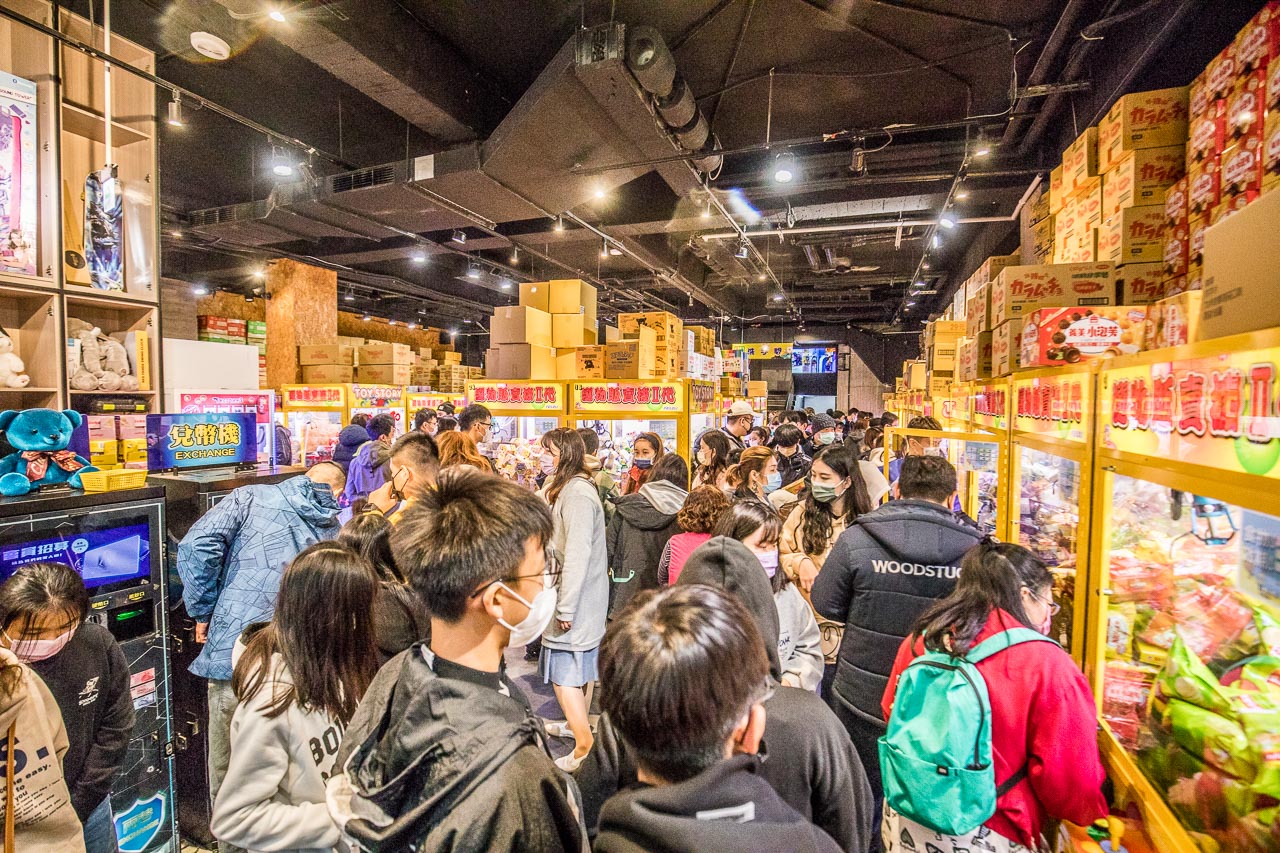 台中親子景點,台中夾娃娃機,台中零食娃娃機,台中夾零食,夾子園台中旗艦店,台中夾子園 @大手牽小手。玩樂趣