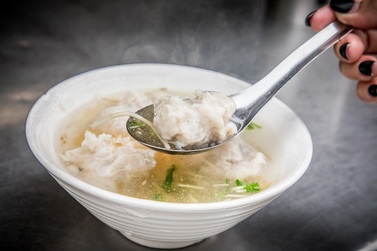 台南保安路美食,台南虱目魚焿,阿鳳浮水虱目魚焿,阿鳳浮水虱目魚焿台南總店,台南美食,台南小吃,台南老店 @大手牽小手。玩樂趣