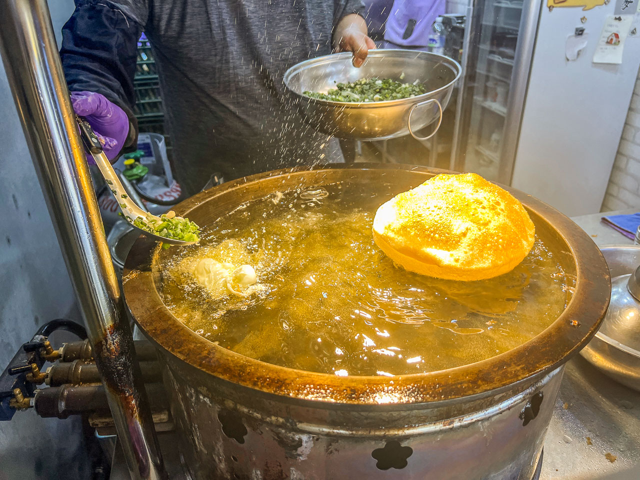 北投炸彈蔥油餅,台北美食,台北小吃,北投小吃,北投美食,台北蔥油餅,北投蔥油餅